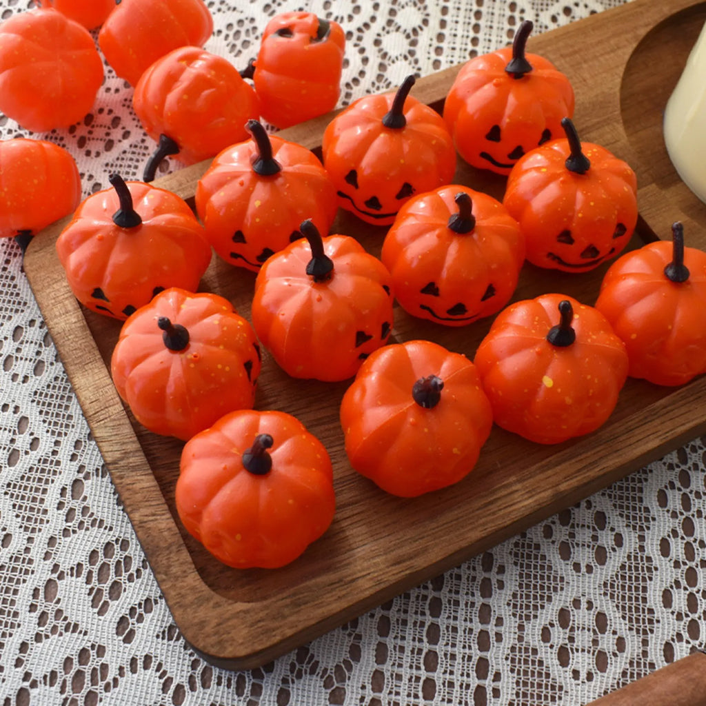 16 Mini Plastic Halloween Pumpkins