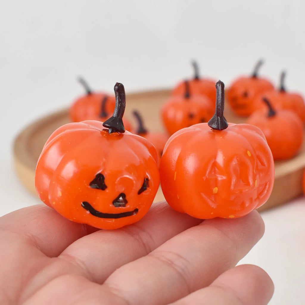 16 Mini Plastic Halloween Pumpkins