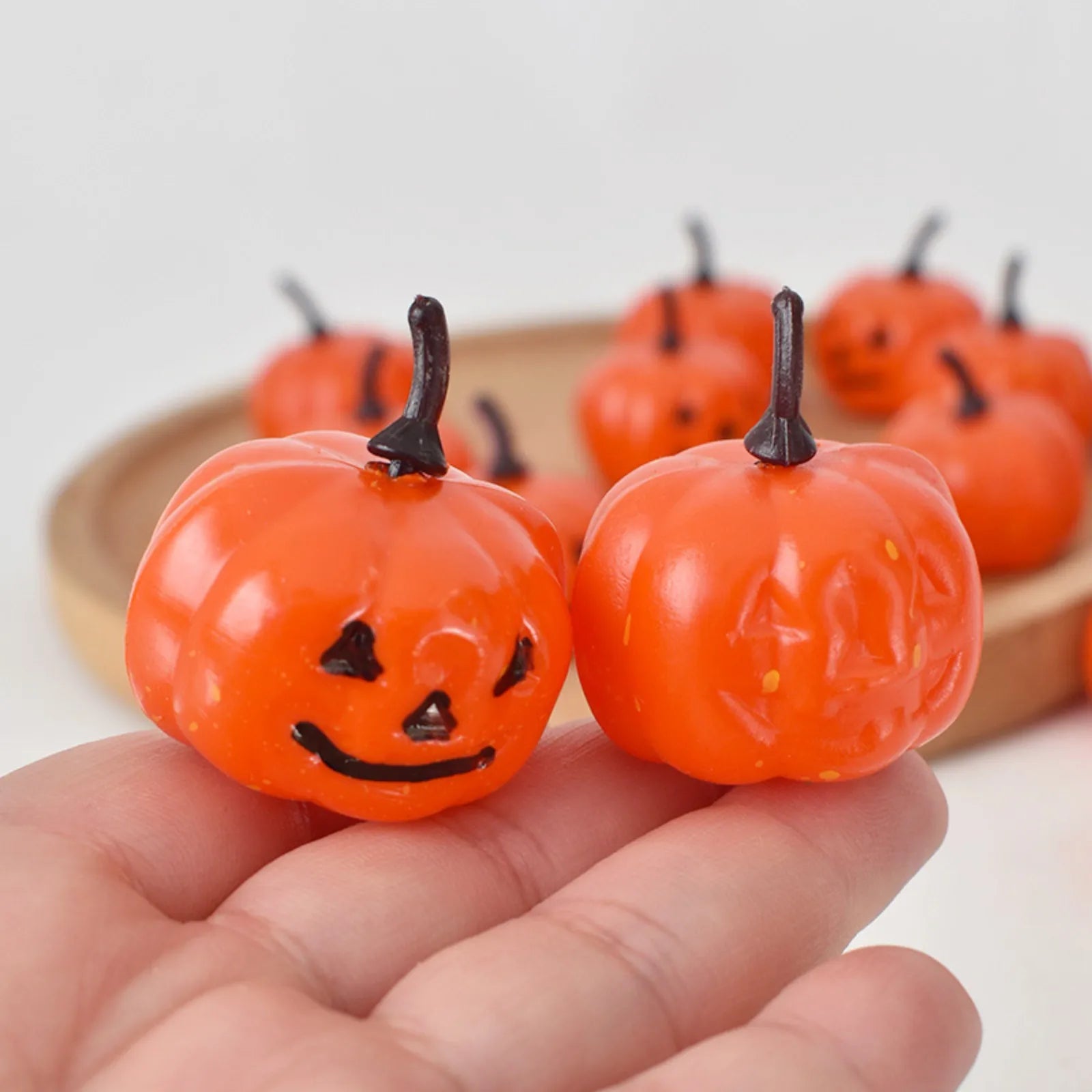 16 Mini Plastic Halloween Pumpkins